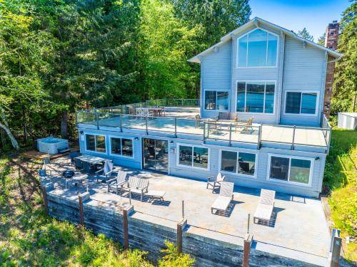 Longbranch House | 313 m² House ∙ 4 bedrooms ∙ 14 guests