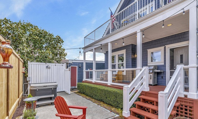 Old Town House | Cheerful Old Town 3 bedroom with hot tub & a view!