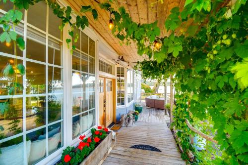 Gig Harbor House | Gig Harbor House with Private Beach and Views!