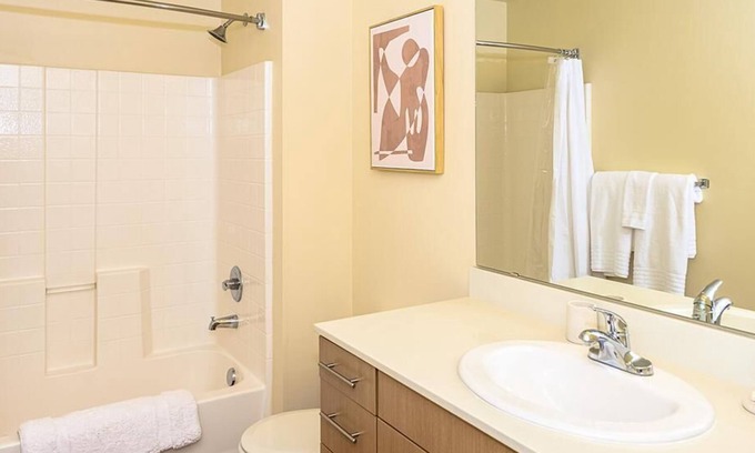 New Tacoma Apartment | Landing at The Henry - 2 Bedrooms in New Tacoma