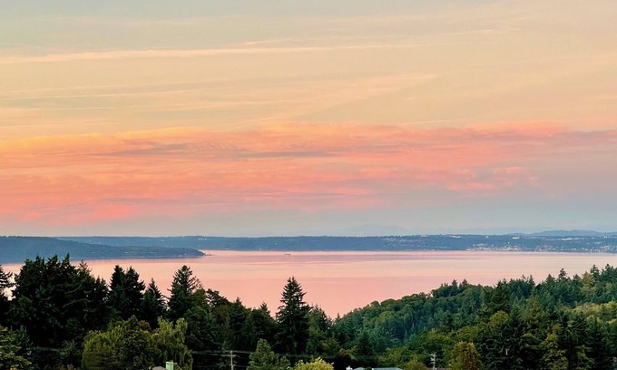 Northeast Tacoma House | Luxury Home with Panoramic Puget Sound Views, Baby Grand Piano, and Game Room