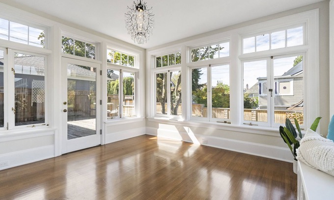 North End House | Luxury N. Tacoma Unit
