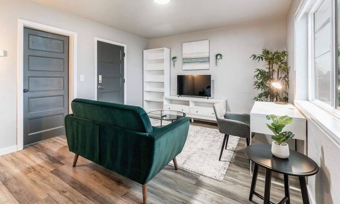 Hilltop Apartment | NEW Remodeled 1BR Downtown Tacoma Apartment close to Tacome Dome,.