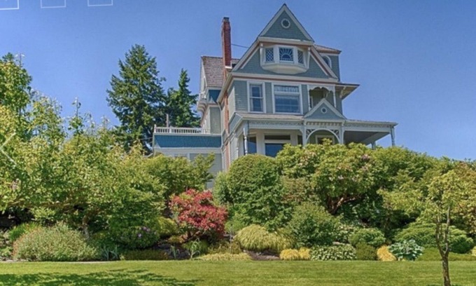 North End House | Panoramic views of Puget Sound