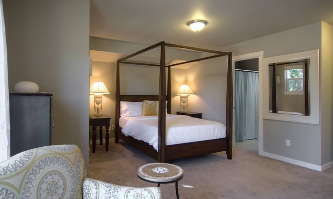Central Tacoma House | Pet-Friendly Haven Centrally Located: 5 Minutes from Downtown Tacoma!