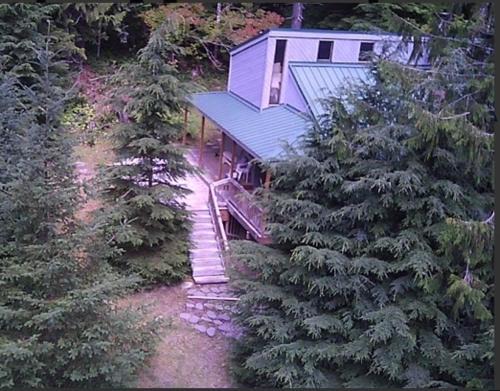 Enumclaw Ski Chalet | Private Cozy 3 BR Cabin near Mt Rainier, Sunrise & Crystal Mt Hiking