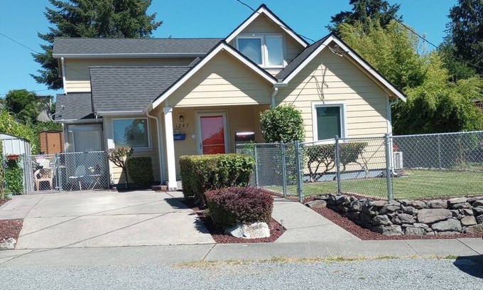 Central Tacoma Resort | Private room ∙ 1 guest