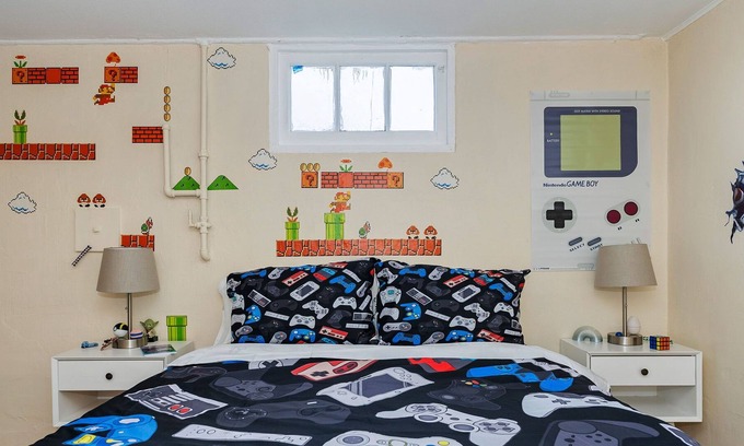 North End House | Retro-90s Theme|Movie Projector|Nintendo|Close to Waterfront