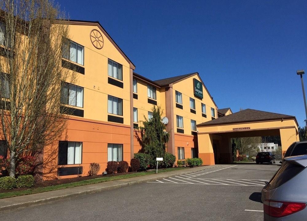 Monroe Hotel | Evergreen Inn & Suites