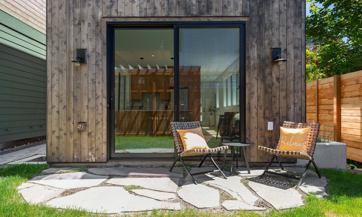 Southeast Magnolia House | Newly Built Magnolia DADU with Spectacular Puget Sound Views - Available for 30+ Night Stays