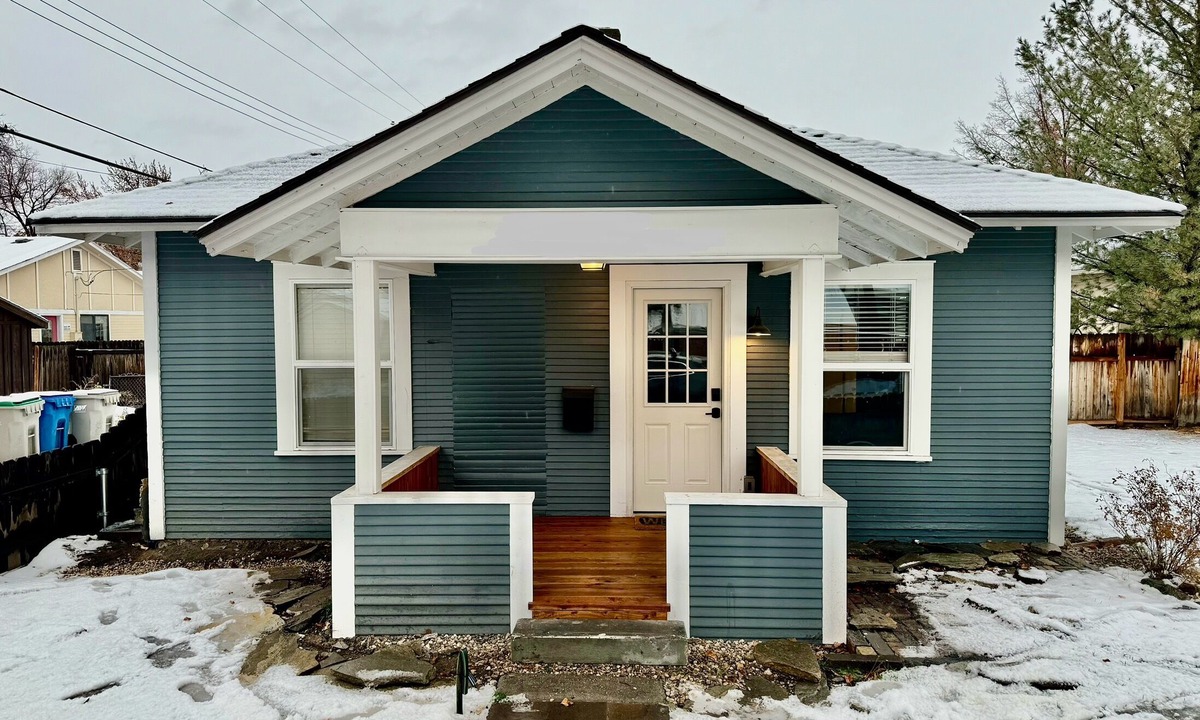 North End Cottage | Lovely North End Cottage- Newly renovated historic home with all the amenities.
