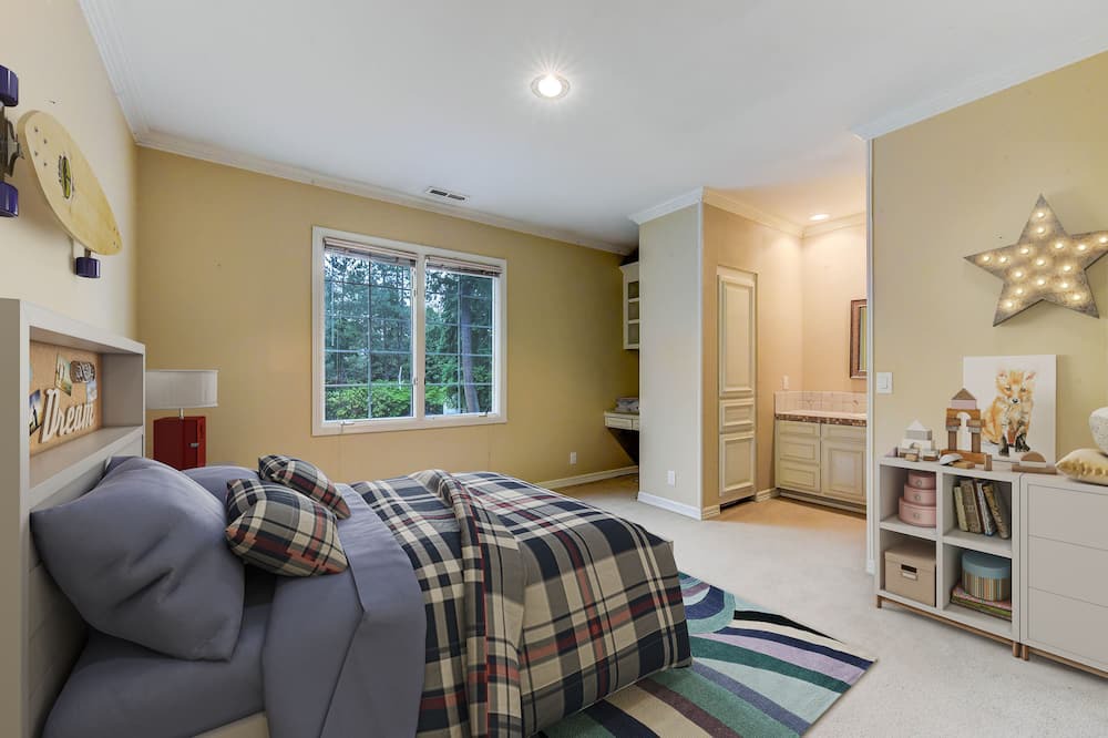Medical Lake Apartment | Beautiful Loft Apartment in Historic Medical Lake!