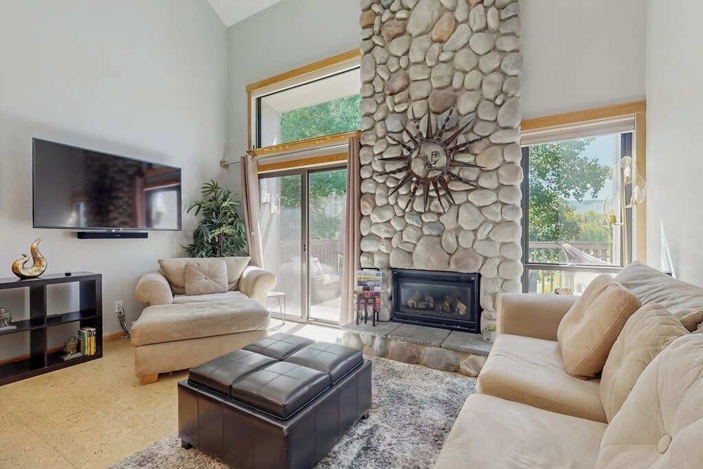 Elkhorn Village Condo | Golf Course Condo - dog friendly w/community pool, hot tub & tennis courts
