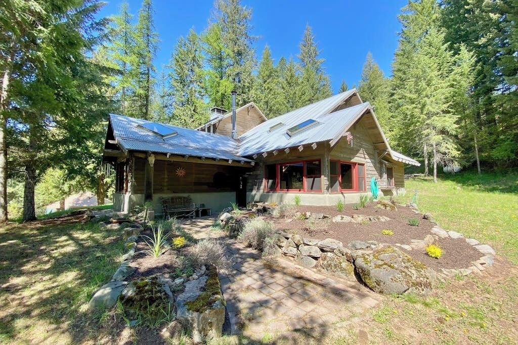 Sagle House | Rustic woodland home with hot tub, patios & fireplaces - near lake access