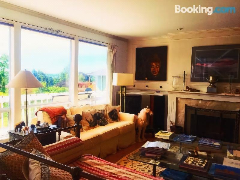 Photo of Livingroom in The Bowl of Edmonds