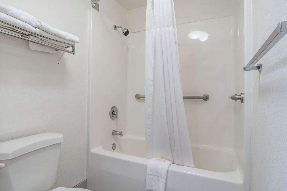 Photo of Bathroom in Roseburg