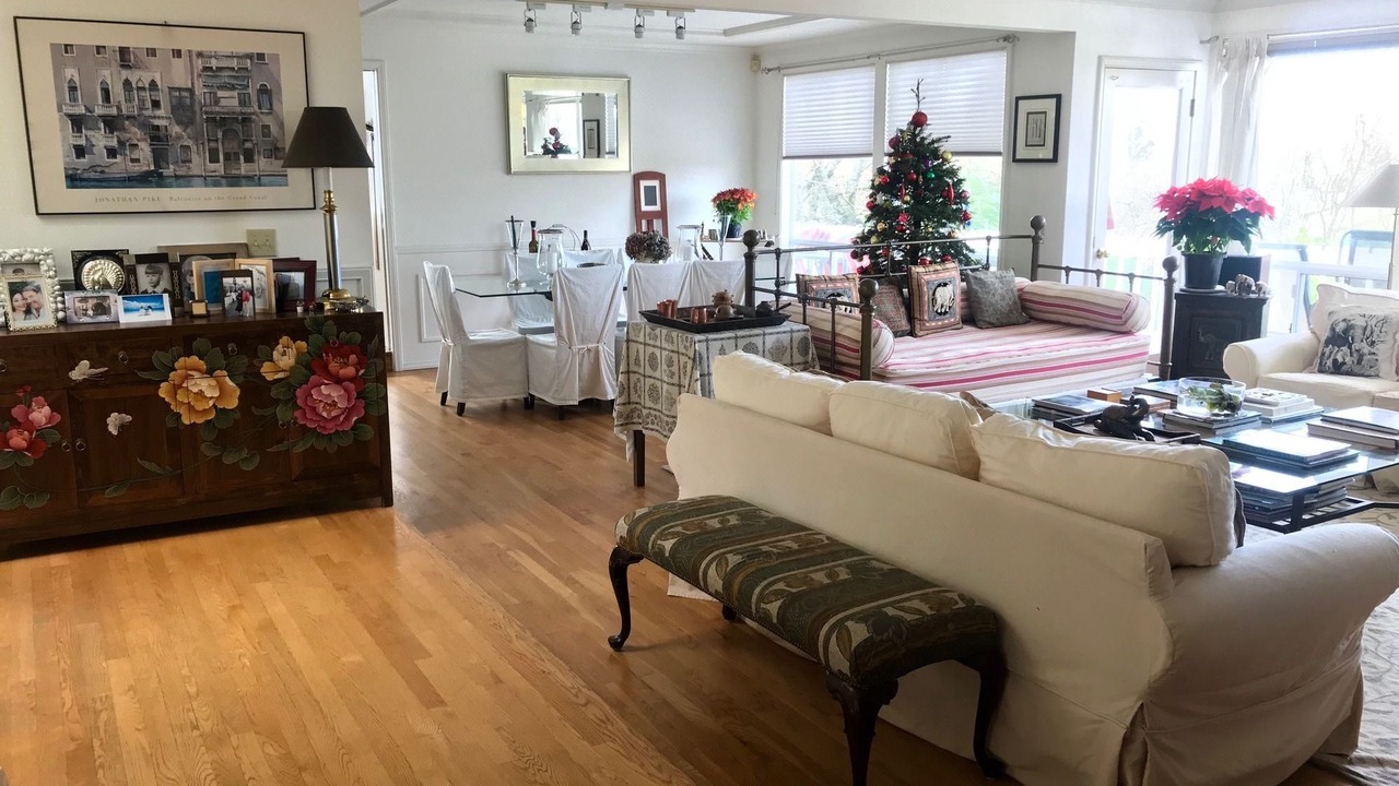 Photo of Livingroom in The Bowl of Edmonds