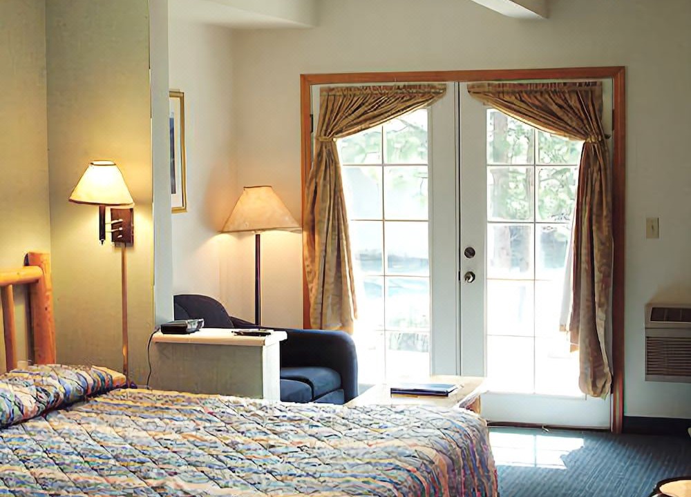 Photo of Bedroom in Shady Cove