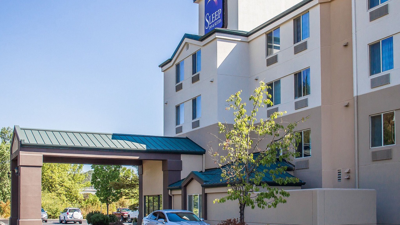 Photo of Buildings in Roseburg
