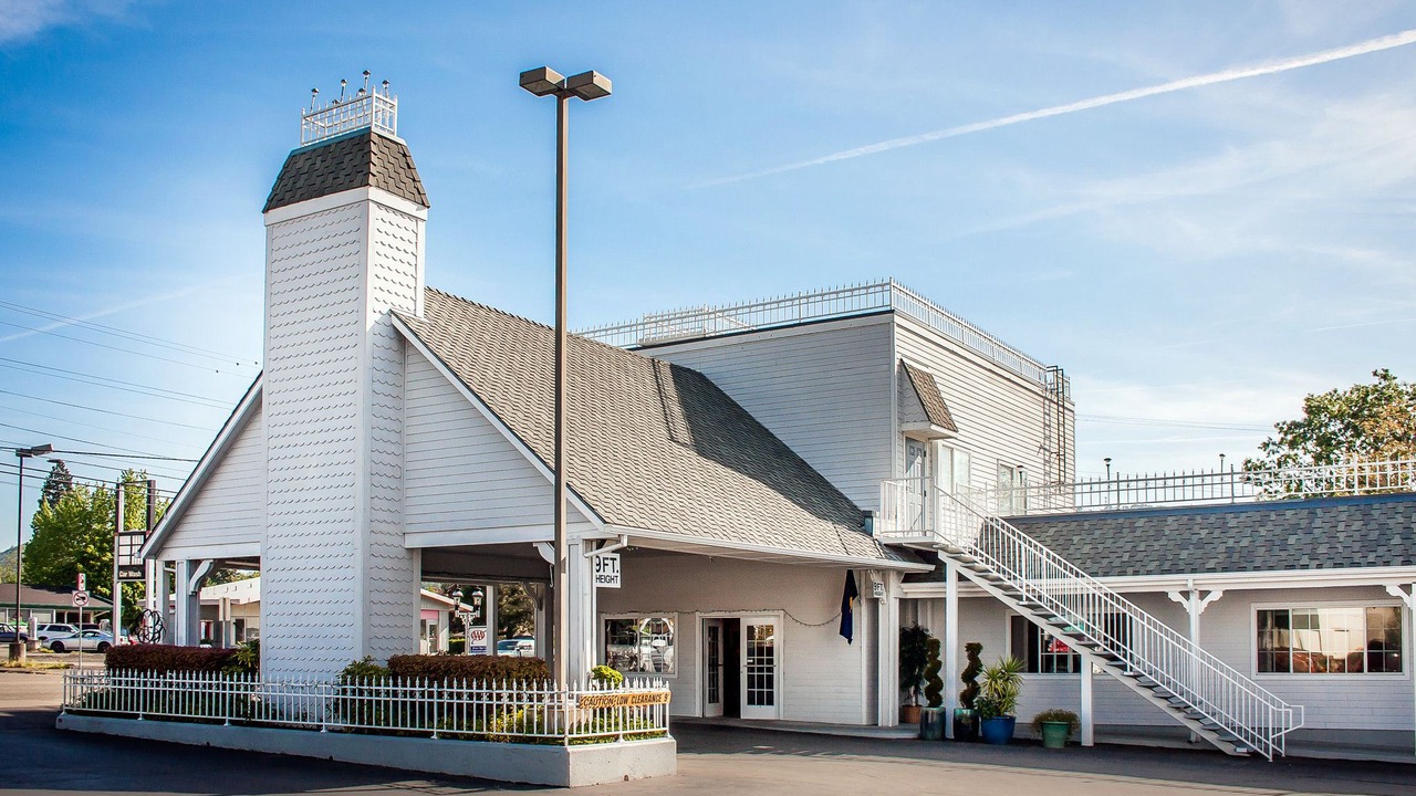 Photo of Buildings in Roseburg