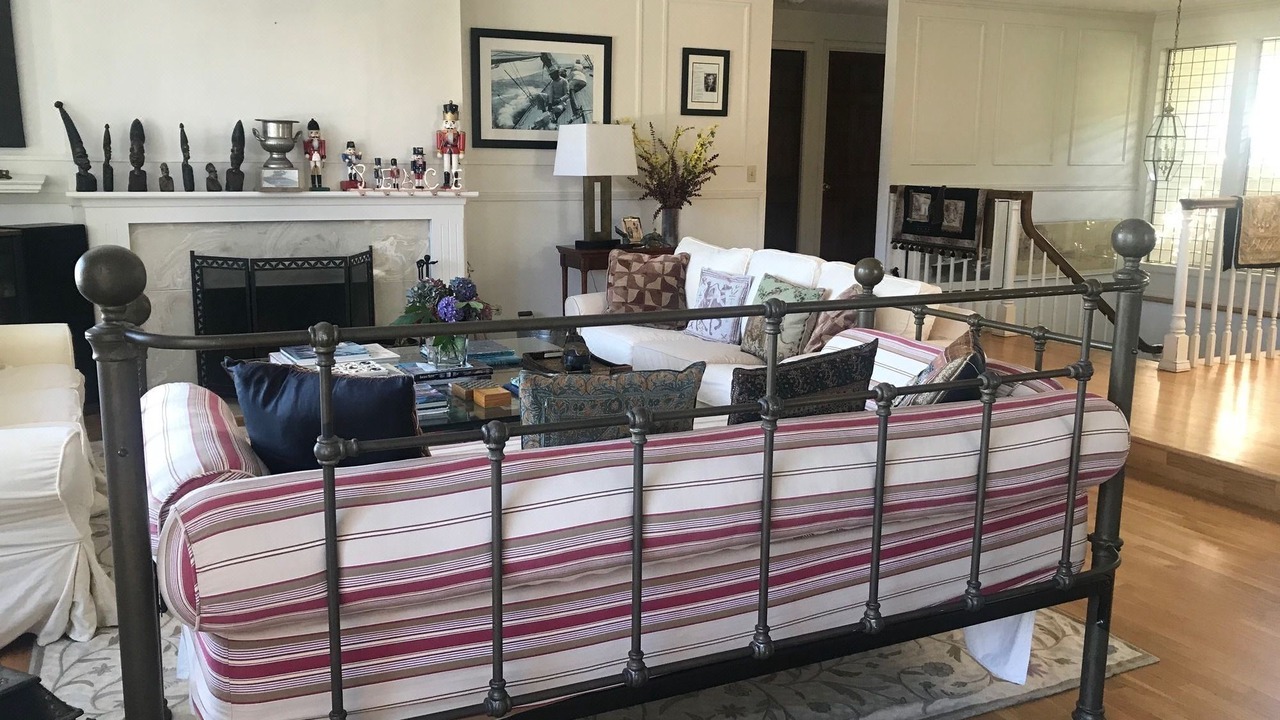 Photo of Livingroom in The Bowl of Edmonds