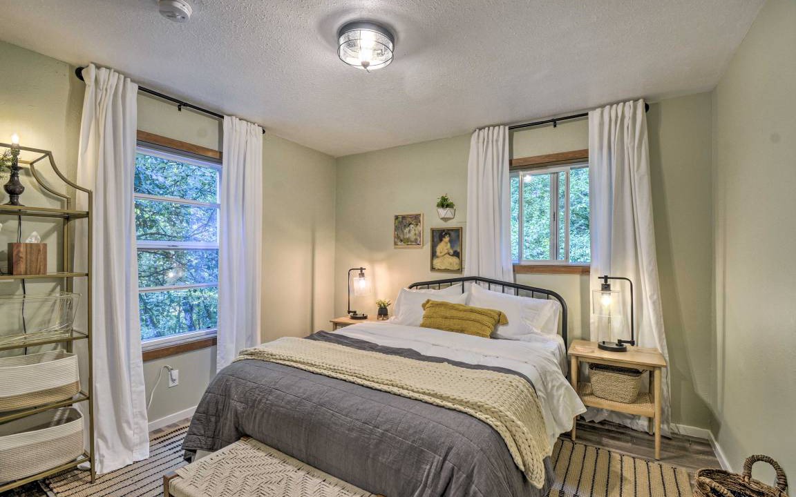Photo of Bedroom in Lakebay
