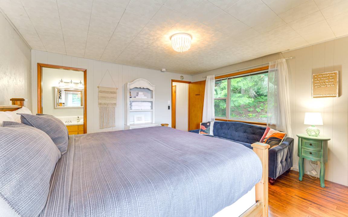 Photo of Bedroom in Anderson Island