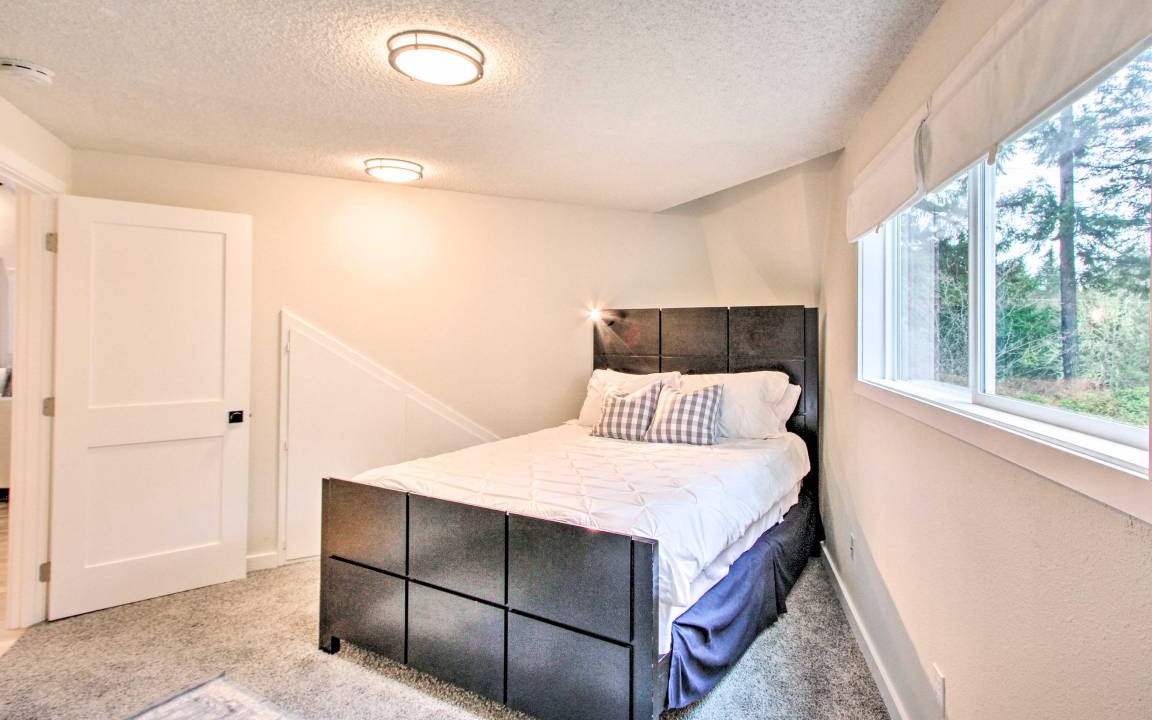 Photo of Bedroom in Eatonville