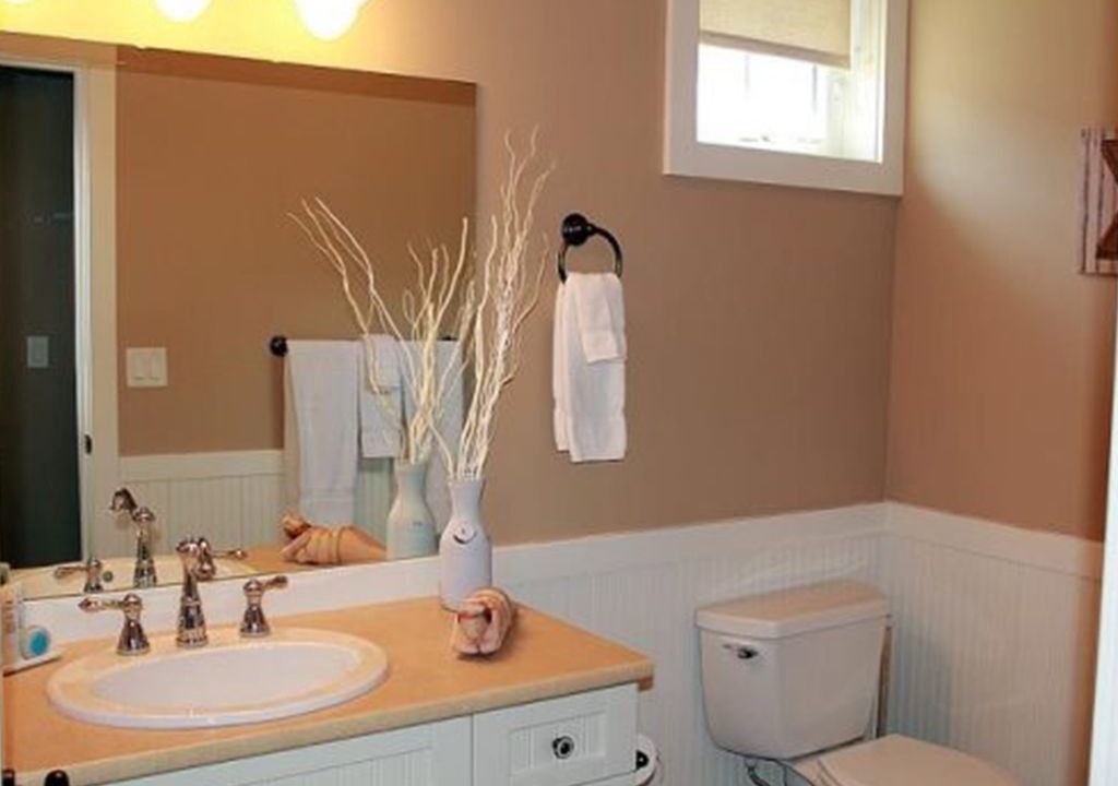 Photo of Bathroom in Oroville