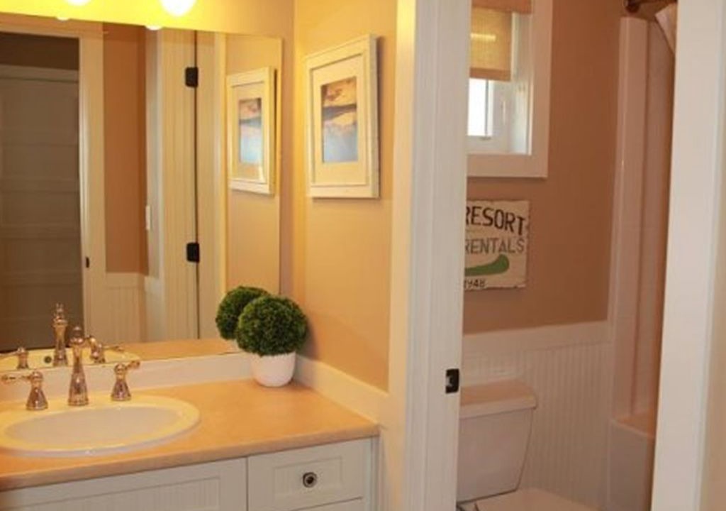 Photo of Bathroom in Oroville