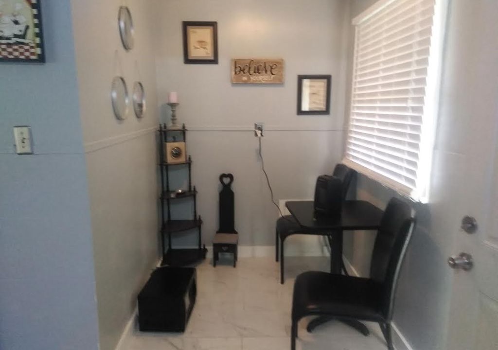 Photo of Livingroom in Depot Bench