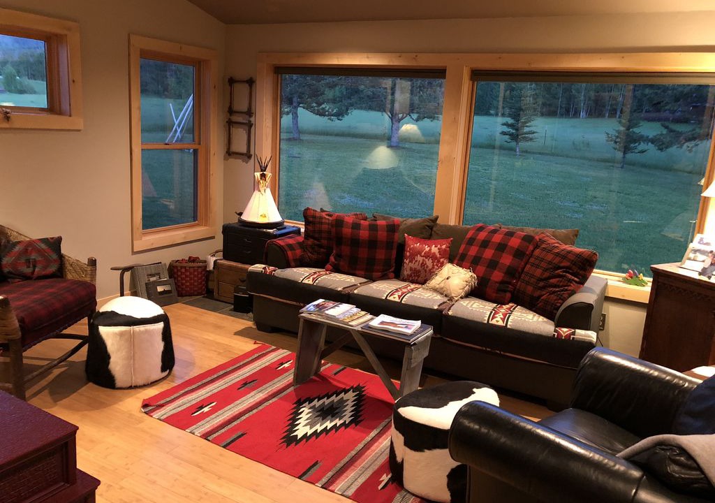 Photo of Livingroom in Victor