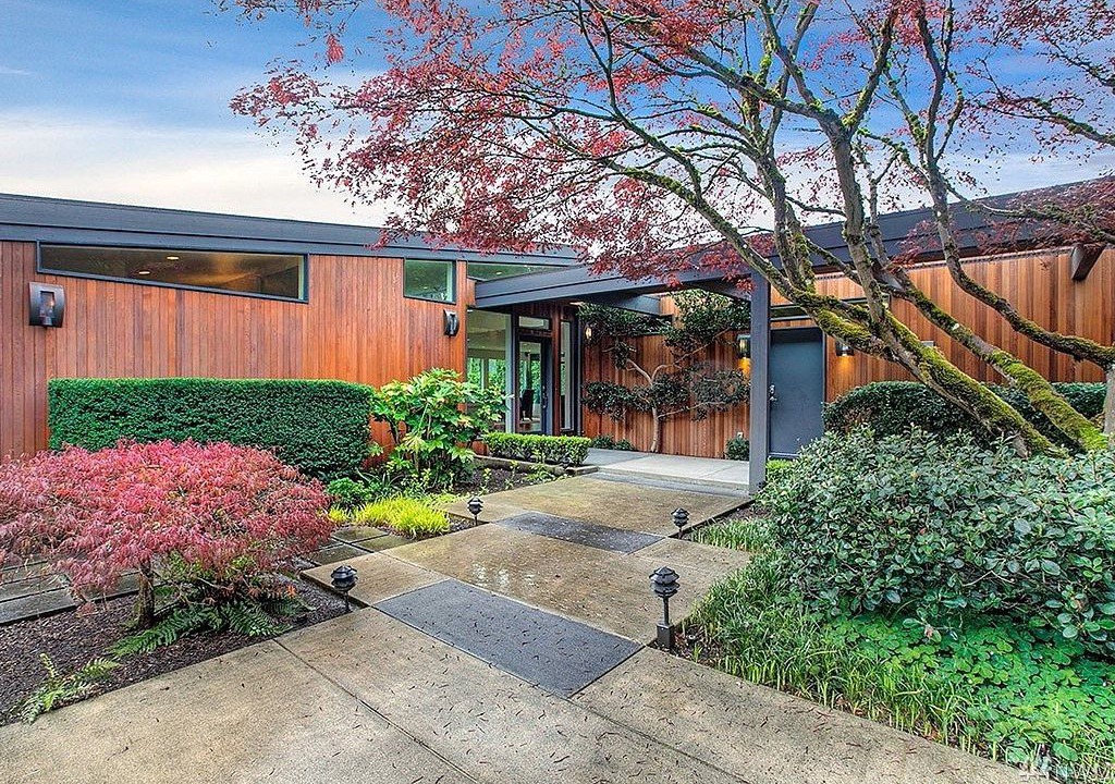 Photo of Buildings in Mercer Island