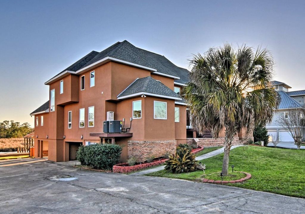 Photo of Buildings in Gulf Hills