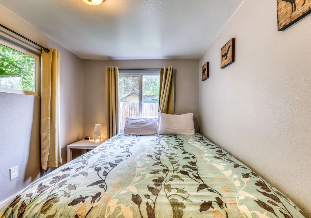 Photo of Bedroom in Depot Bench
