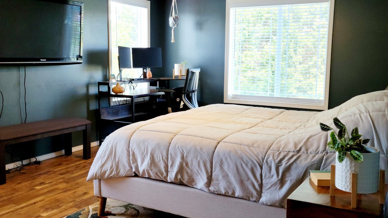Photo of Bedroom in North Image