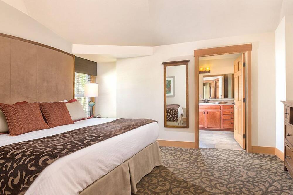 Photo of Bedroom in Deer Harbor