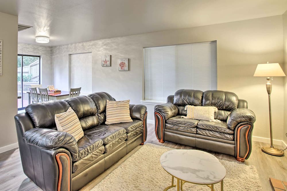 Photo of Livingroom in University Place