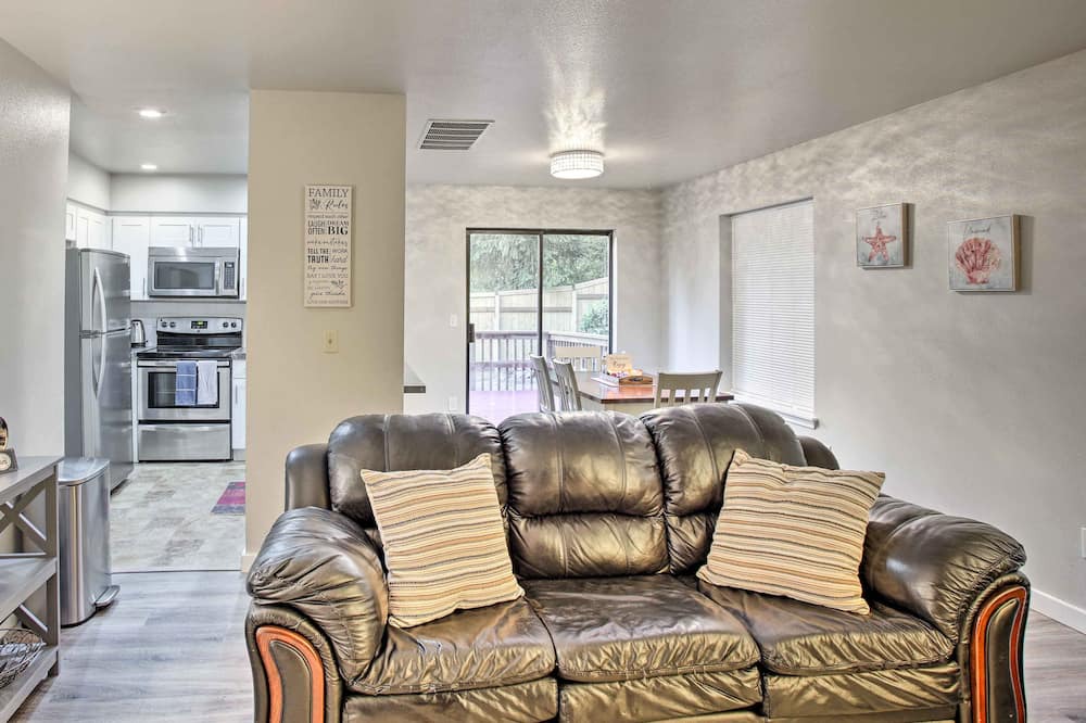 Photo of Livingroom in University Place