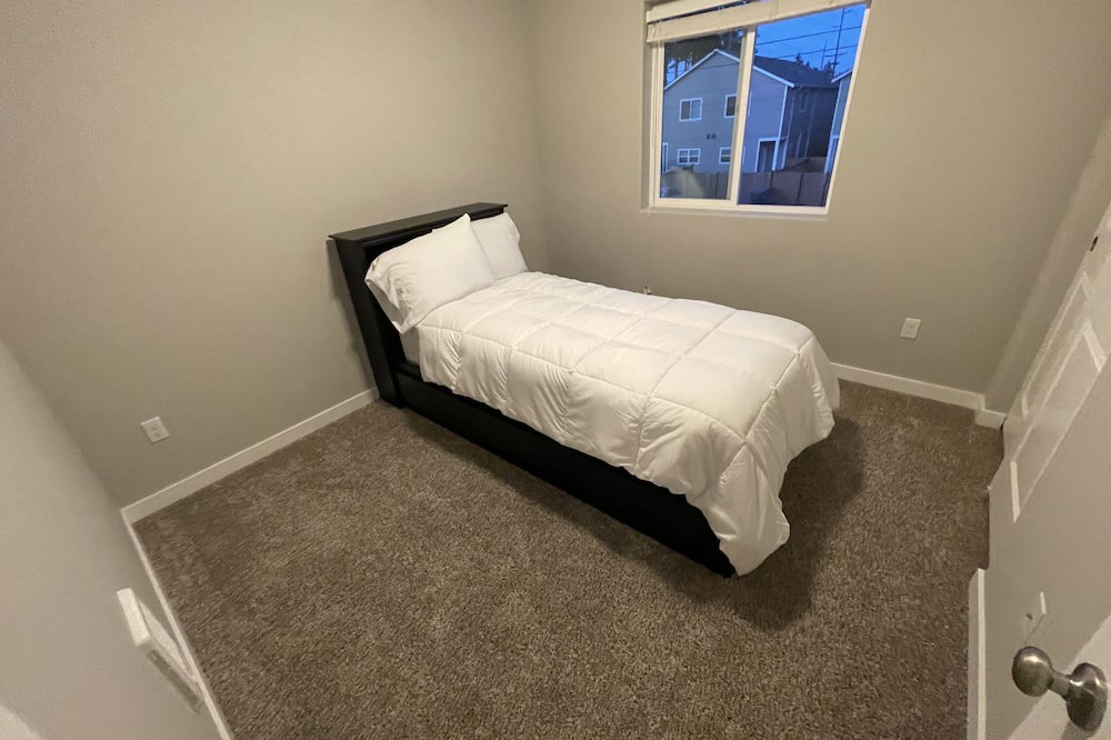 Photo of Bedroom in South Tacoma