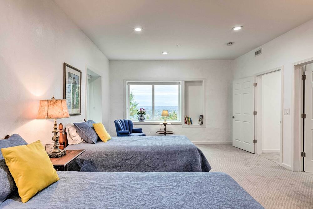 Photo of Bedroom in Issaquah