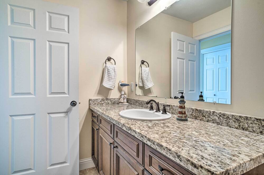 Photo of Bathroom in Oroville