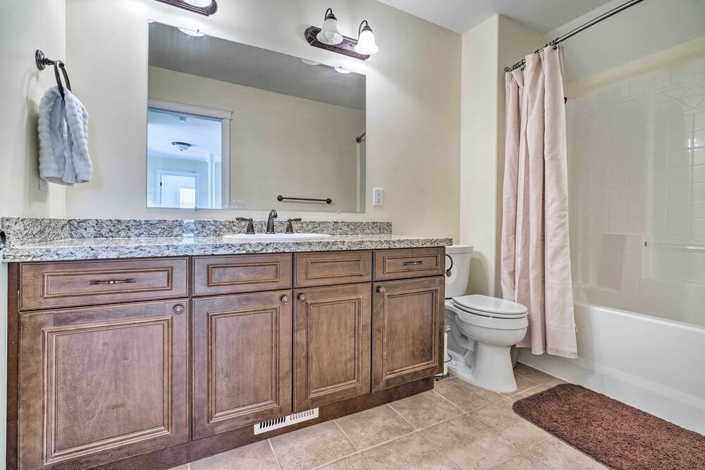 Photo of Bathroom in Oroville