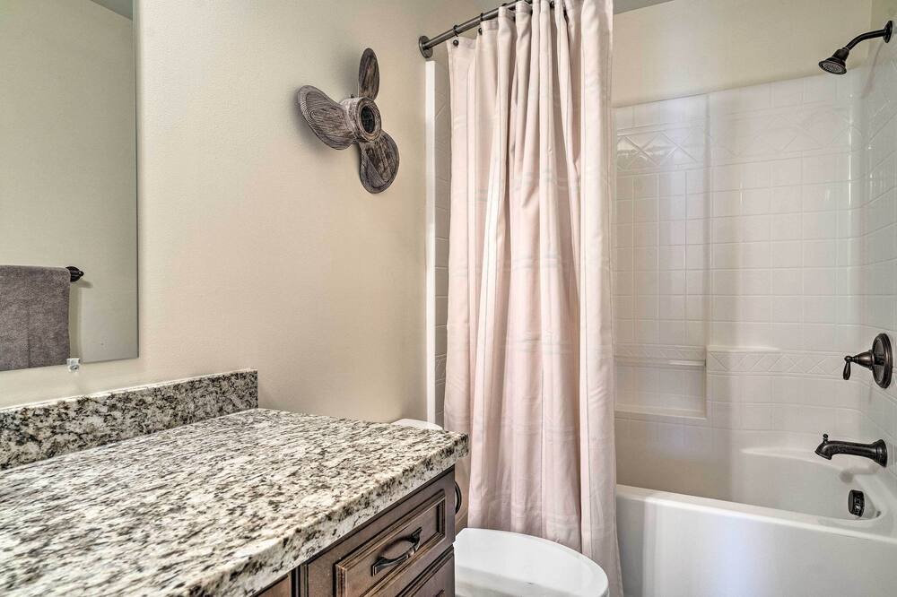Photo of Bathroom in Oroville