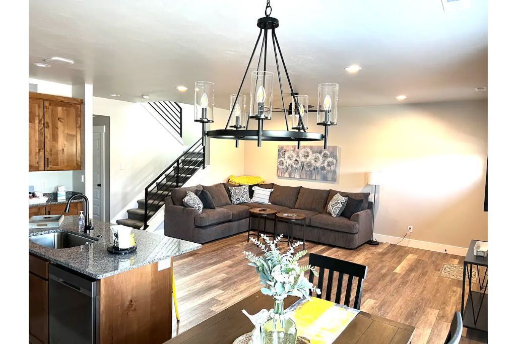 Photo of Livingroom in Ammon