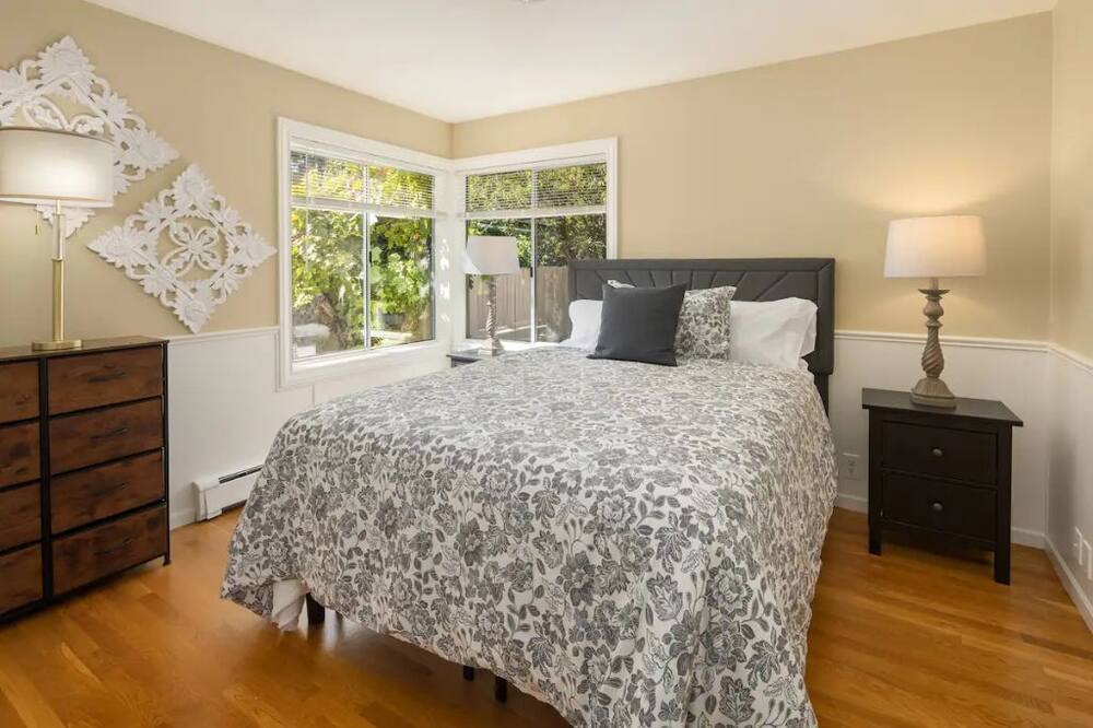 Photo of Bedroom in Greenwood