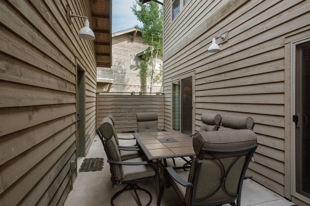 Photo of Patio Balcony in Dover Bay