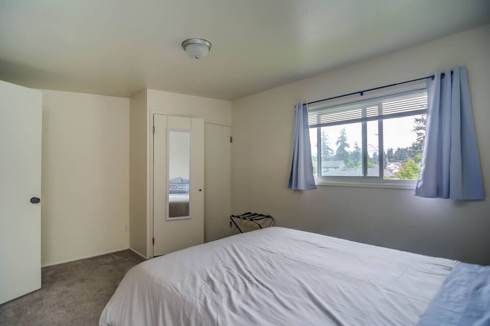 Photo of Bedroom in Lakewood