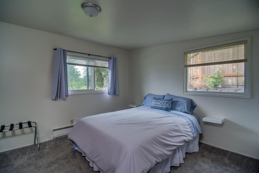 Photo of Bedroom in Lakewood