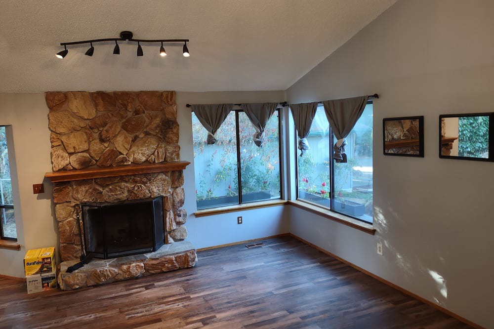 Photo of Livingroom in Waller